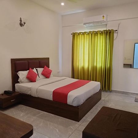 Hotel Dreams Inn Bangalore Bagian luar foto