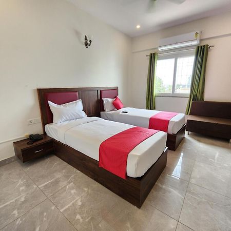 Hotel Dreams Inn Bangalore Bagian luar foto