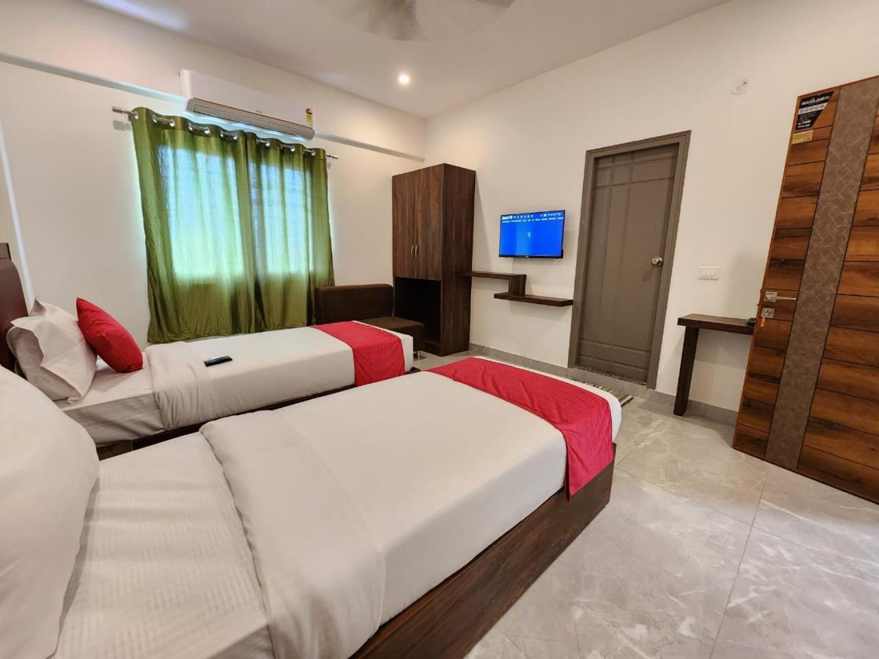 Hotel Dreams Inn Bangalore Bagian luar foto