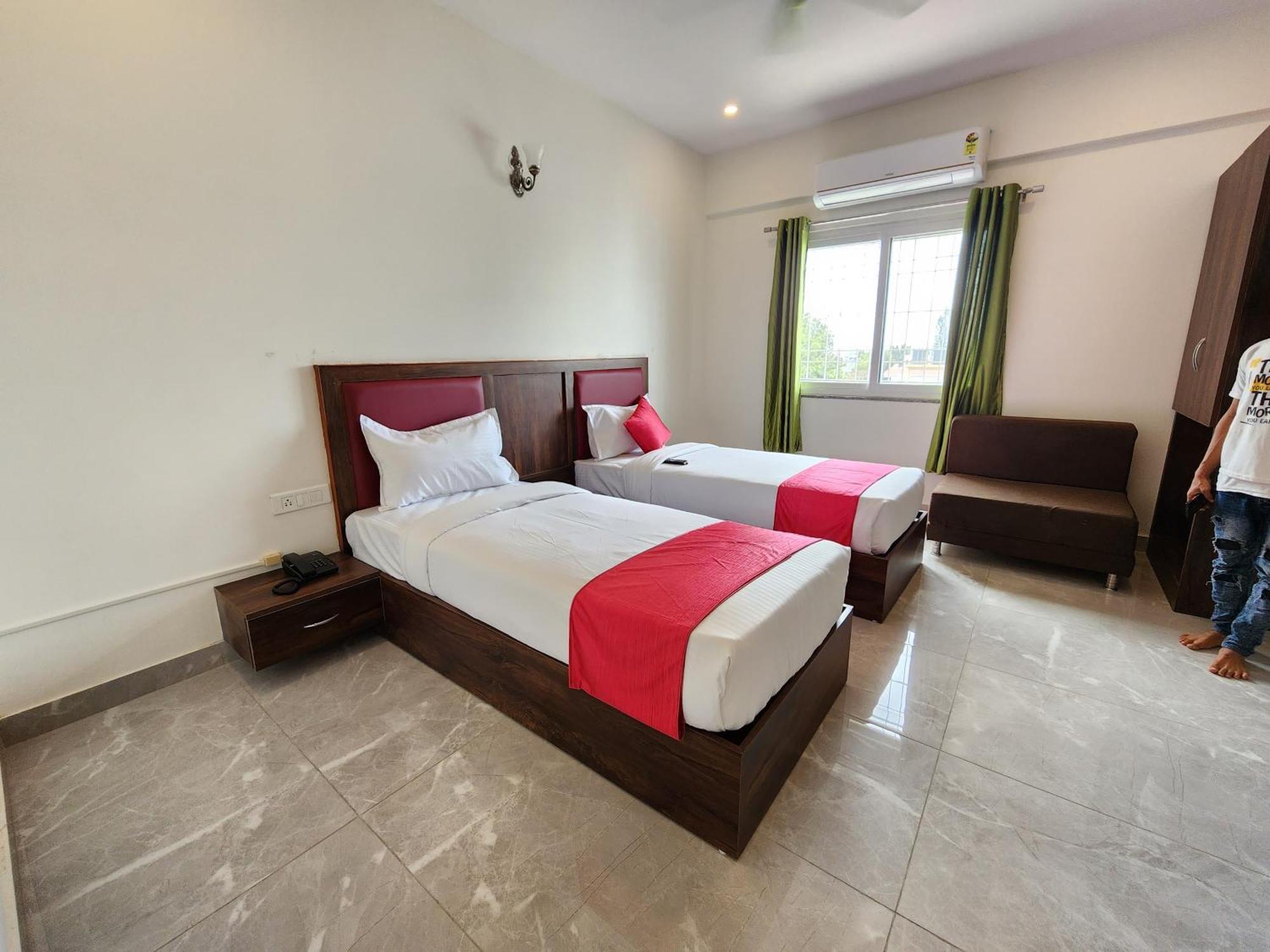 Hotel Dreams Inn Bangalore Bagian luar foto