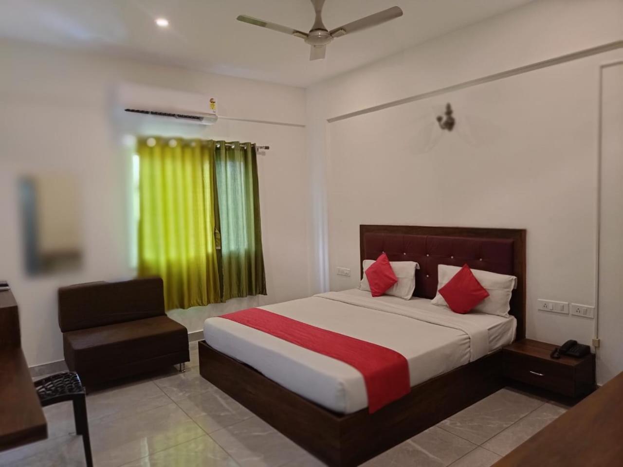 Hotel Dreams Inn Bangalore Bagian luar foto