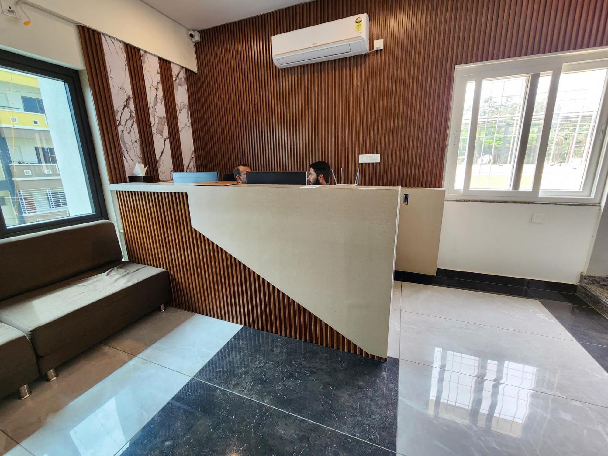 Hotel Dreams Inn Bangalore Bagian luar foto