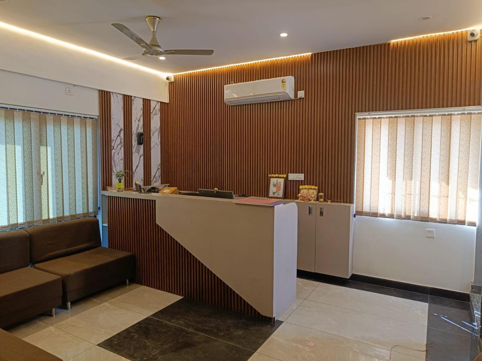 Hotel Dreams Inn Bangalore Bagian luar foto