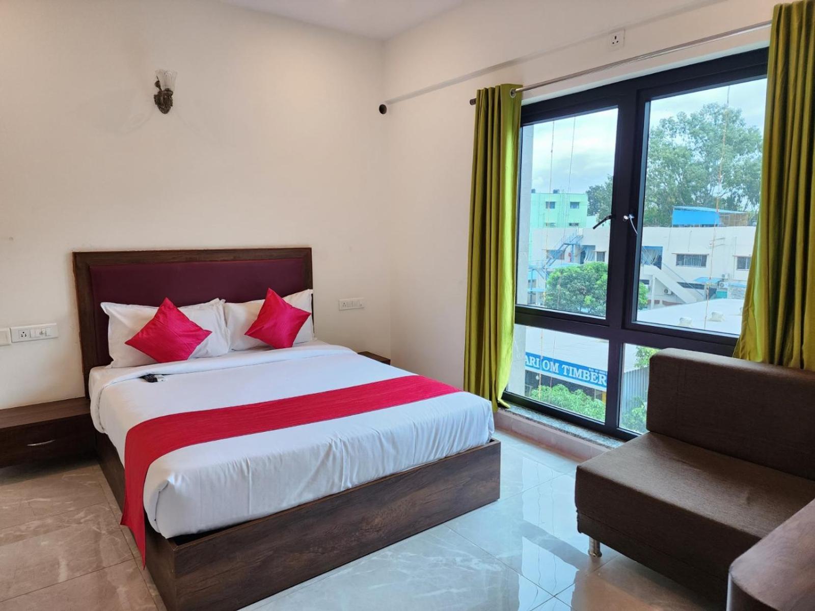 Hotel Dreams Inn Bangalore Bagian luar foto